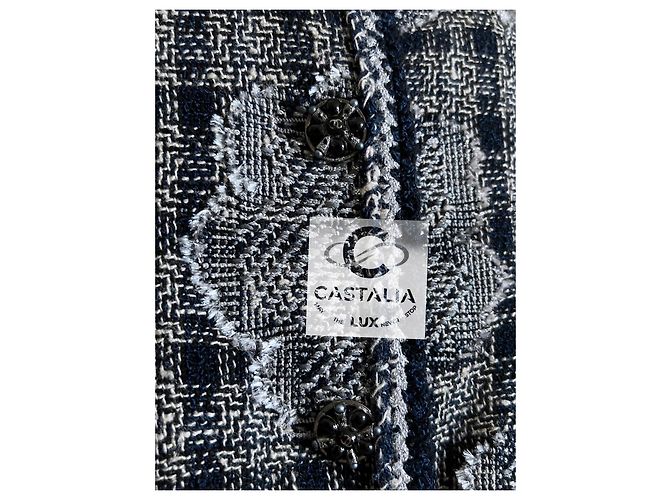 Chanel Tweedjacke Paris / New York mit Kamelien 38 FR Mehrfarben - Ansicht 9