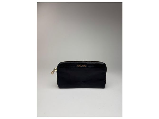 Portafoglio in pelle verniciata Miu Miu vintage nero con borchie e difetto nella zip - vista 11