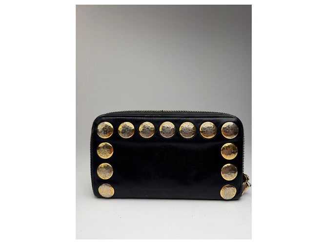 Portafoglio in pelle verniciata Miu Miu vintage nero con borchie e difetto nella zip - vista 12