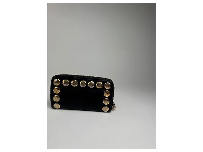 Portafoglio in pelle verniciata Miu Miu vintage nero con borchie e difetto nella zip - vista 4