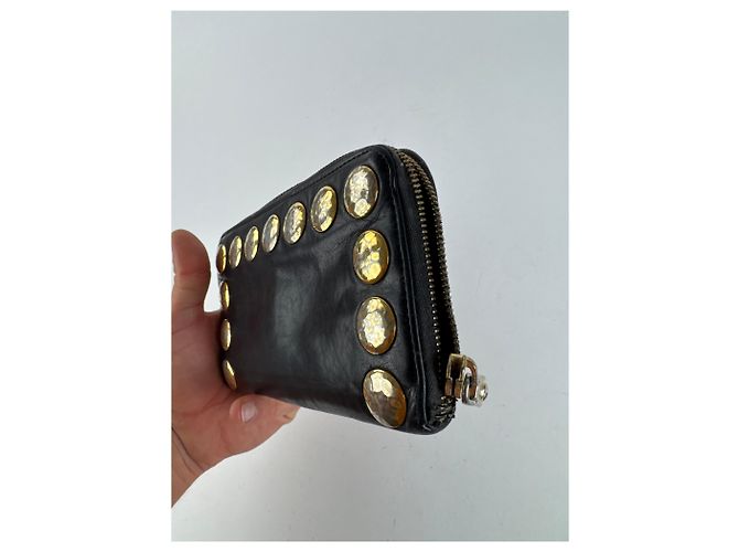Portafoglio in pelle verniciata Miu Miu vintage nero con borchie e difetto nella zip - vista 7