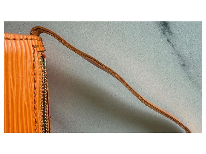 Louis Vuitton Papillon Borsa in pelle arancione - vista 10