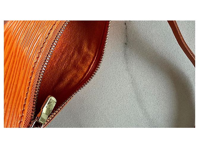 Louis Vuitton Papillon Borsa in pelle arancione - vista 13