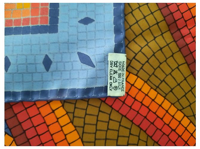 Carré Hermès intitolato 'Cave Felem' Molto raro e ricercato. Multicolore - vista 3