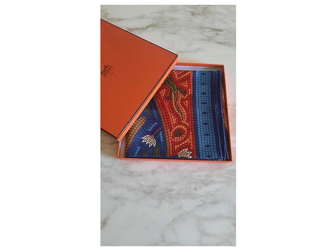 Carré Hermès intitolato 'Cave Felem' Molto raro e ricercato. Multicolore - vista 4