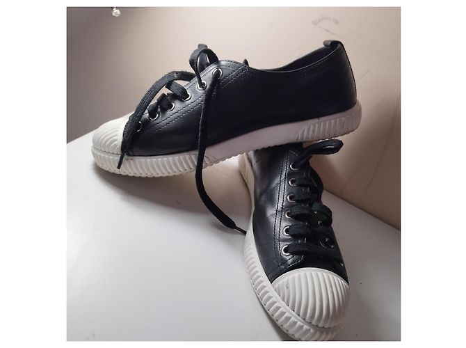 Prada Sneaker aus schwarzem Leder Größe 38 - Ansicht 4
