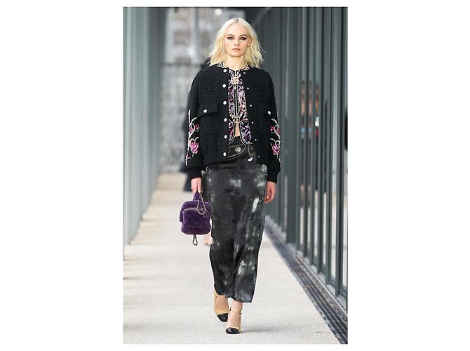 Falda larga Devore gris con logo CC de Chanel Pre Fall 2022 - vista 10