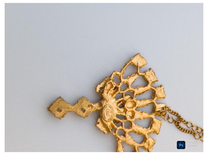 Collana Christian Lacroix Croce Effetto Pizzo Dorata CL Gold hardware - vista 4