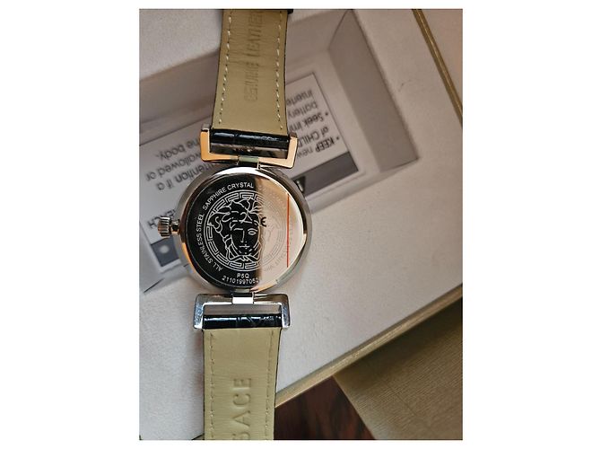 Neue Versace-Uhr für Frauen. Schwarz - Ansicht 4