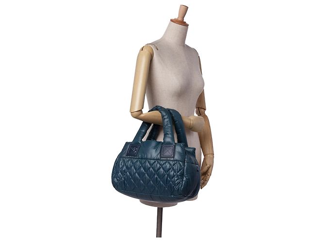 Chanel Blu Piccola Borsa in Nylon Trapuntato Coco Cocoon - vista 10
