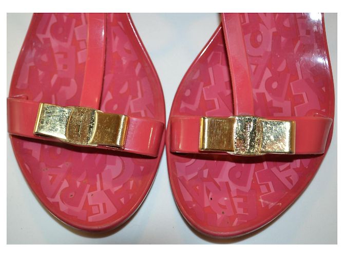 Sandali Salvatore Ferragamo in gomma rosa - vista 3
