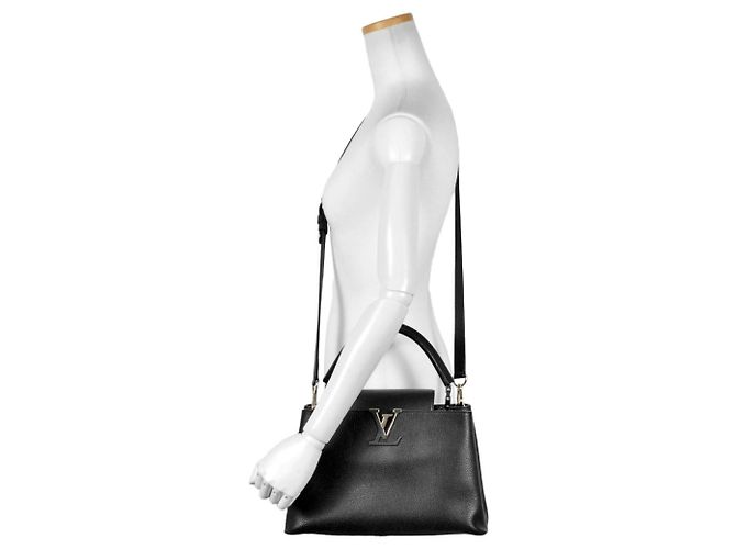 Borsa Louis Vuitton Capucines MM Nero - vista 9