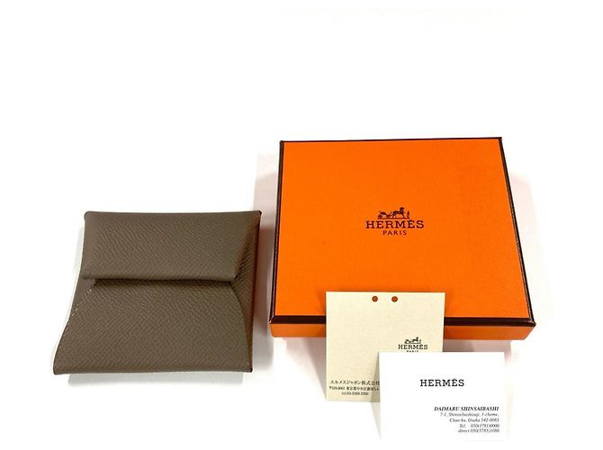 Hermès Monedero Hermes Bastia en cuero Epsom Castaño Gris pardo - vista 8