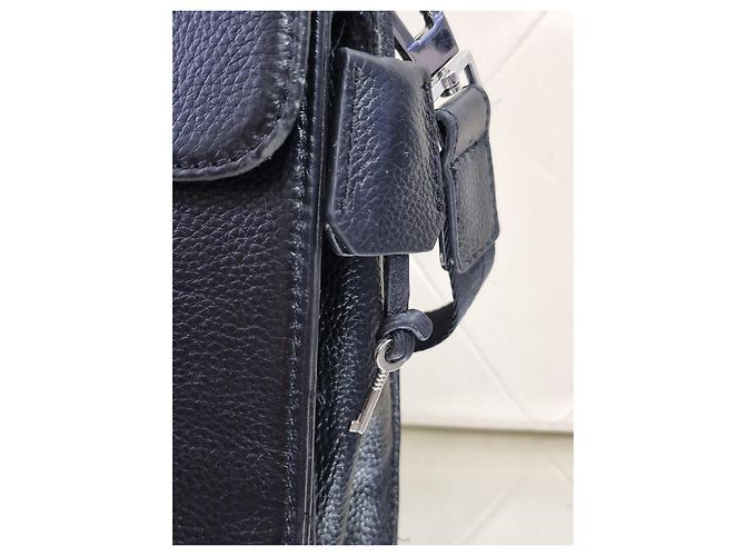 Mallette Pollini en cuir noir martelé - vue 15
