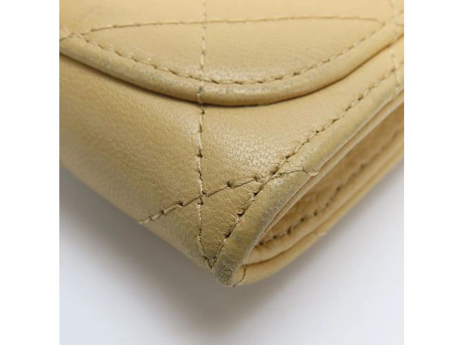 Monedero de piel de cordero Chanel en beige - vista 4