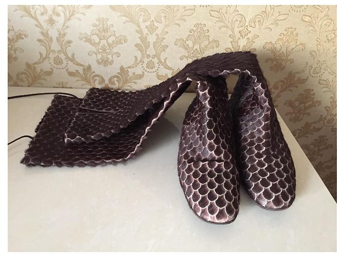 Botas Christian Louboutin de piel de becerro marrón Castaño - vista 5