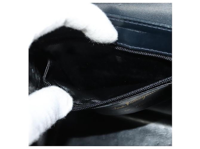 Borsa a spalla a catena Salvatore Ferragamo in pelle blu navy e oro Auth 123015 D'oro - vista 19