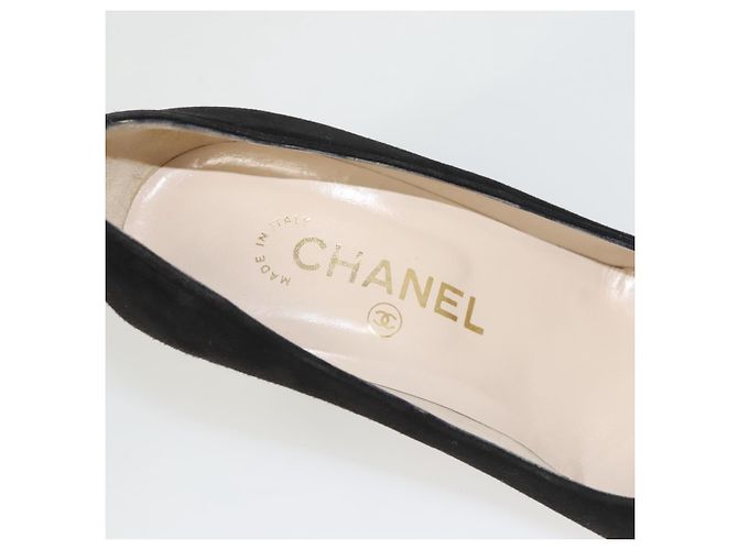 CHANEL Escarpins en daim noir CC Auth am8442 - vue 34