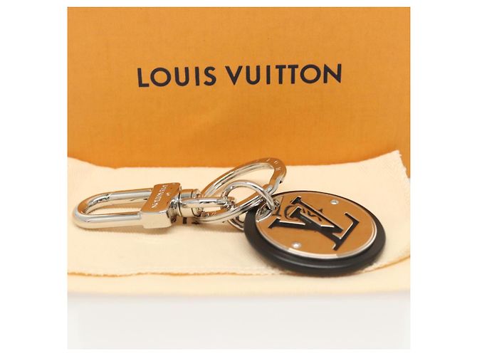 LOUIS VUITTON Llave LV Circle Metal Plata M67362 LV Auth 123587M - vista 9