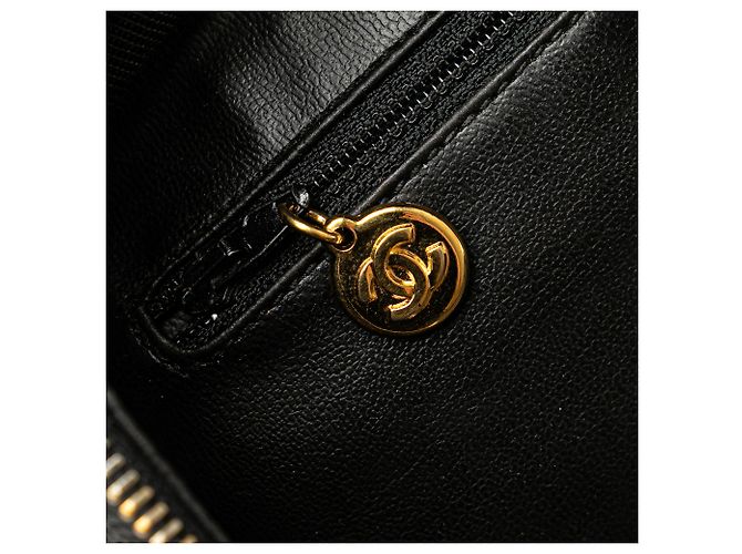 Vanity Beauty case in caviar nero CC di Chanel - vista 9