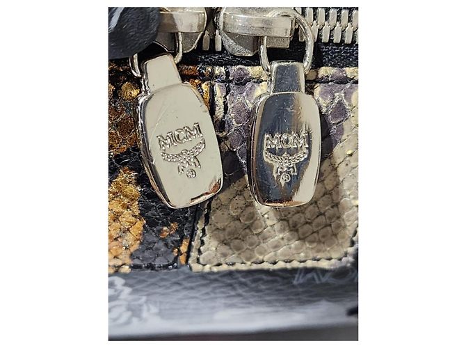 Bolsa MCM Visetos Lion Princess Boston Preto/Cinza/Dourado - vista 10
