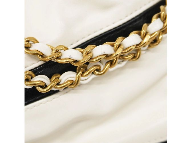 Chanel 22 Chanel Tote Bag 22 aus glänzendem Kalbsleder Schwarz Weiß - Ansicht 10