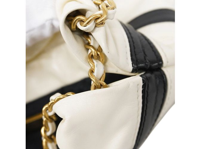 Chanel 22 Chanel Tote Bag 22 aus glänzendem Kalbsleder Schwarz Weiß - Ansicht 12