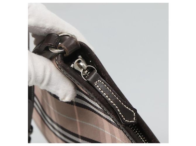 Borsa a spalla Burberry Nova Check Blue Label in tela rosa Auth 123035 - vista 10