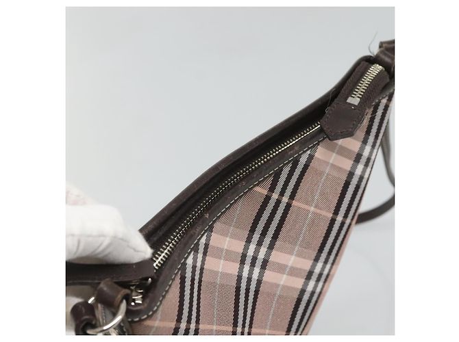 Borsa a spalla Burberry Nova Check Blue Label in tela rosa Auth 123035 - vista 6