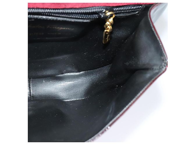 Borsa a Spalla Vala Salvatore Ferragamo in Pelle Verniciata Bordeaux Oro Auth 122920 - vista 18