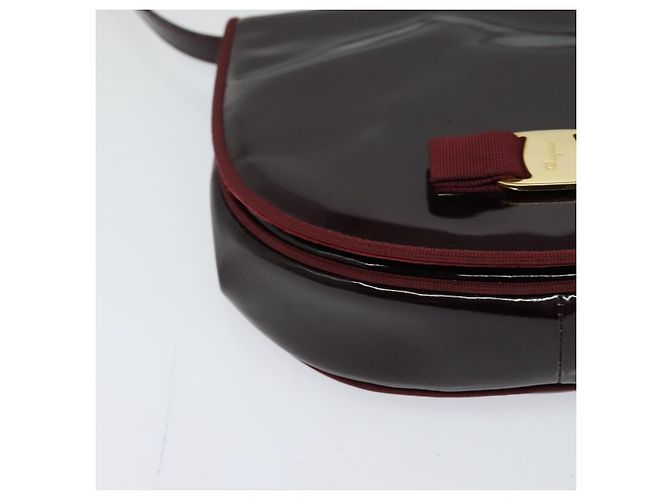 Borsa a Spalla Vala Salvatore Ferragamo in Pelle Verniciata Bordeaux Oro Auth 122920 - vista 9