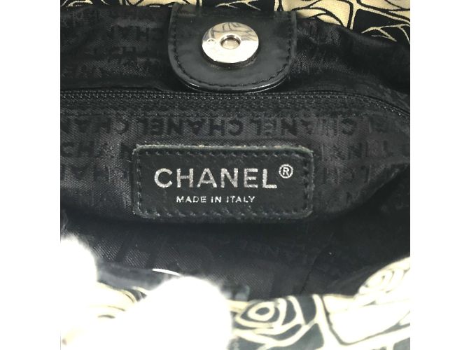 Borsa a spalla Chanel Camelia CC Mark Nero Bianco - vista 11