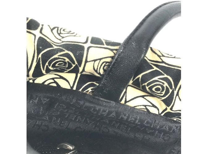 Borsa a spalla Chanel Camelia CC Mark Nero Bianco - vista 12