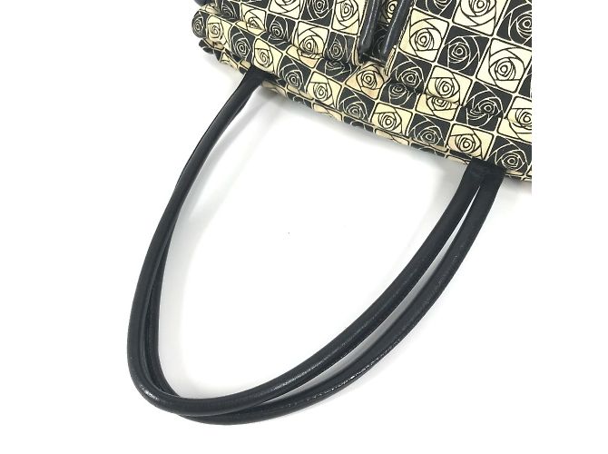 Borsa a spalla Chanel Camelia CC Mark Nero Bianco - vista 5