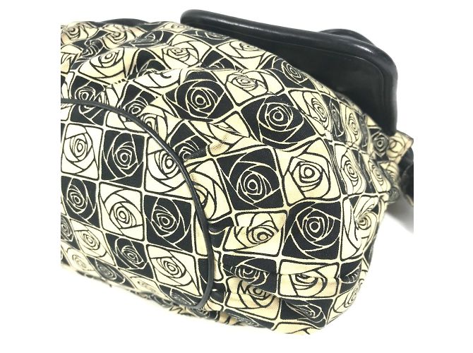 Borsa a spalla Chanel Camelia CC Mark Nero Bianco - vista 6