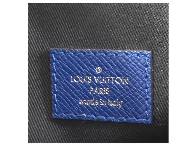 Borsa Messenger Outdoor PM Taiga Louis Vuitton Blu - vista 12