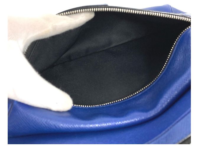 Borsa Messenger Outdoor PM Taiga Louis Vuitton Blu - vista 14