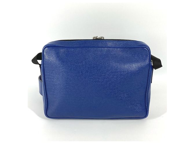 Borsa Messenger Outdoor PM Taiga Louis Vuitton Blu - vista 2
