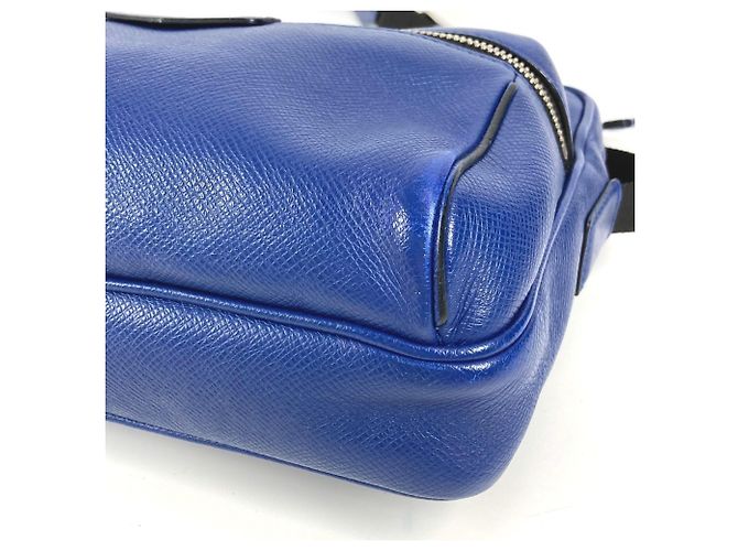 Borsa Messenger Outdoor PM Taiga Louis Vuitton Blu - vista 5