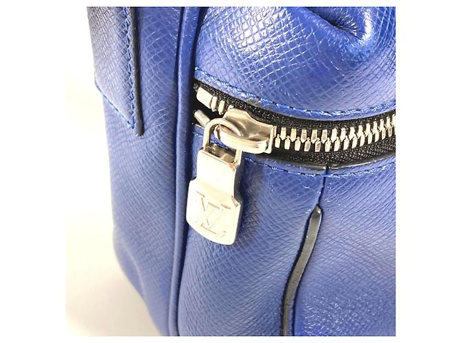 Borsa Messenger Outdoor PM Taiga Louis Vuitton Blu - vista 8