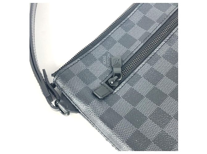 Borsa Pouch Take-Off Damier Graphite Louis Vuitton Nero - vista 9