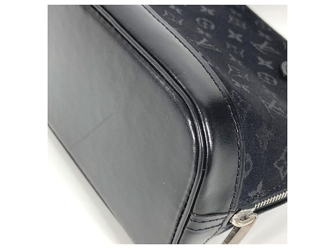 Borsa Little Alma in satin Monogram Louis Vuitton Nero - vista 8