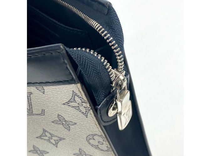 Borsa Pochette Voyage GM Louis Vuitton Monogram Savannah Chapman Brothers Bianco Blu navy - vista 13