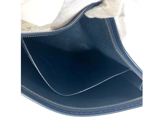 Borsa Pochette Voyage GM Louis Vuitton Monogram Savannah Chapman Brothers Bianco Blu navy - vista 14