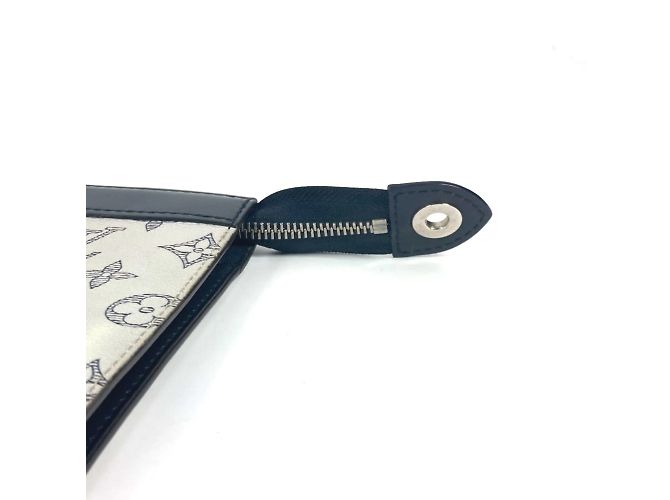 Borsa Pochette Voyage GM Louis Vuitton Monogram Savannah Chapman Brothers Bianco Blu navy - vista 9