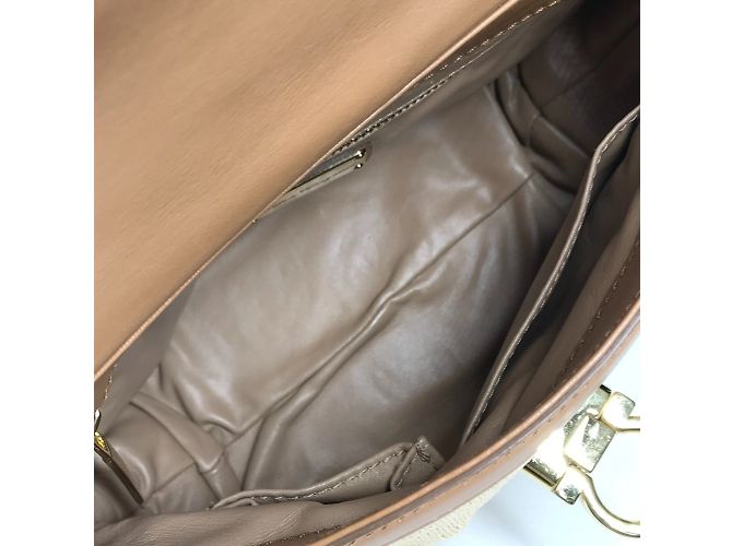 Borsa 2WAY Sofia con logo Gancini di Salvatore Ferragamo Beige - vista 13