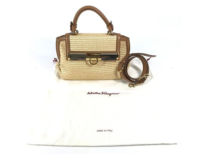 Borsa 2WAY Sofia con logo Gancini di Salvatore Ferragamo Beige - vista 17