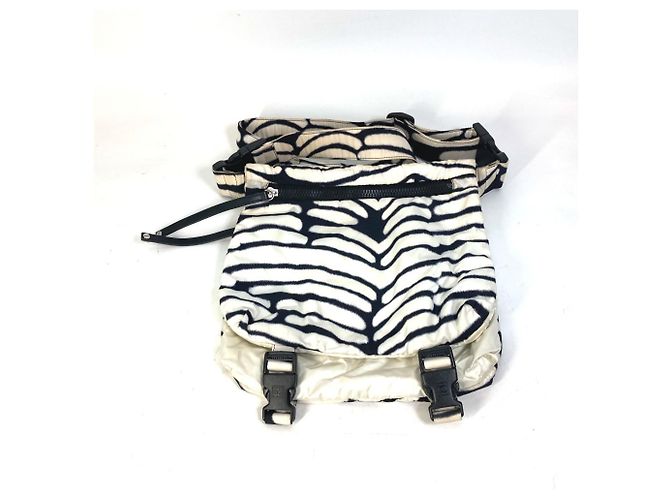 Borsa a tracolla Chanel Zebra Sport Nero Bianco - vista 2