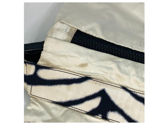 Borsa a tracolla Chanel Zebra Sport Nero Bianco - vista 8