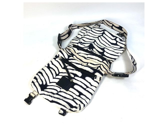 Borsa a tracolla Chanel Zebra Sport Nero Bianco - vista 9
